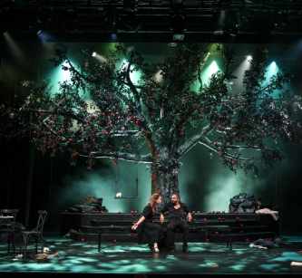 Aşk Biter Mi? – Şiirle Örülmüş Bir Aşk Hikayesi